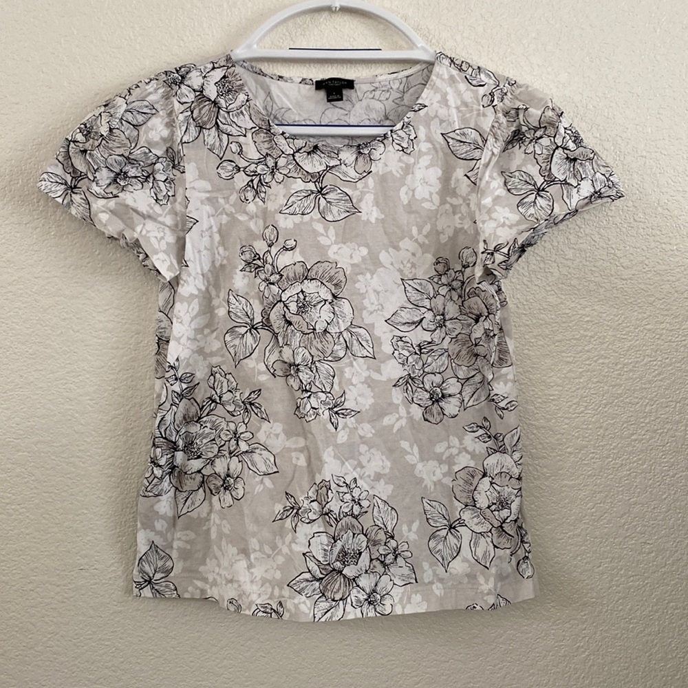 I am selling this Ann Taylor shirt size Small